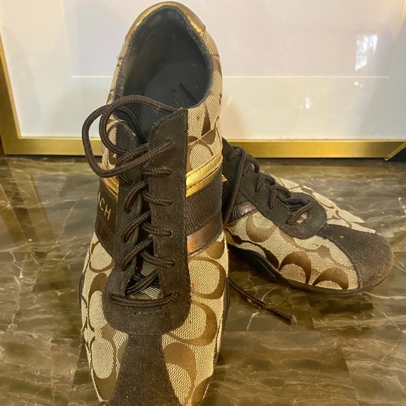 COACH - Picture 2 of 3